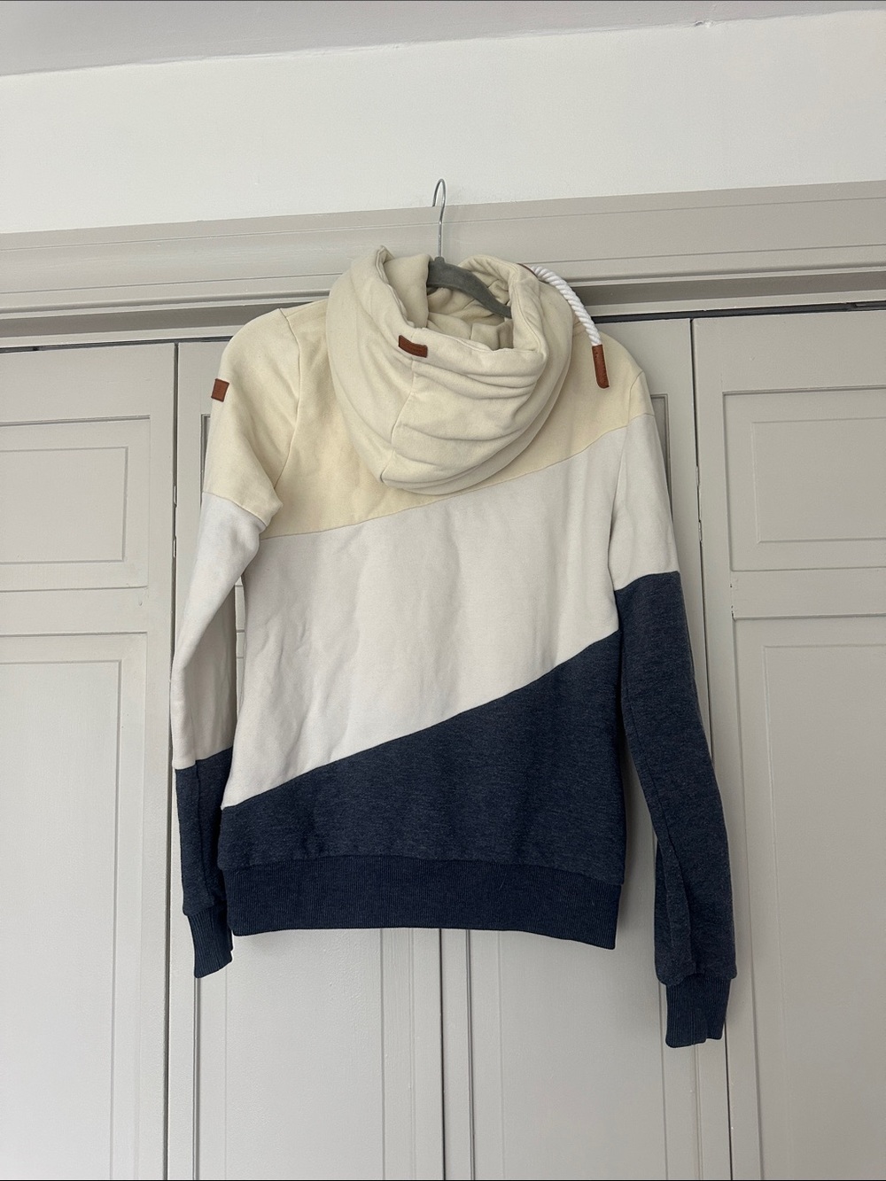 Wanakome Colorblock Pullover Hoodie in Cream, White & Navy - Picture 2 of 6